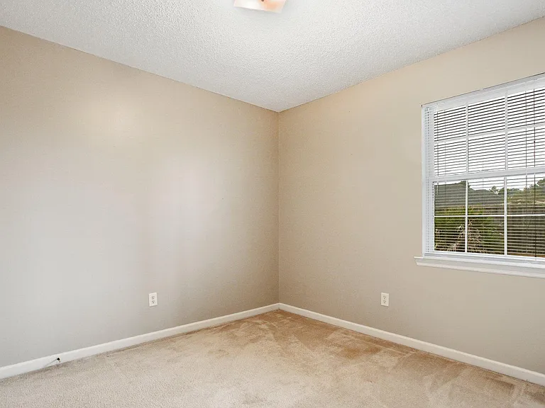 2115 Walberg Dr — Photo 36