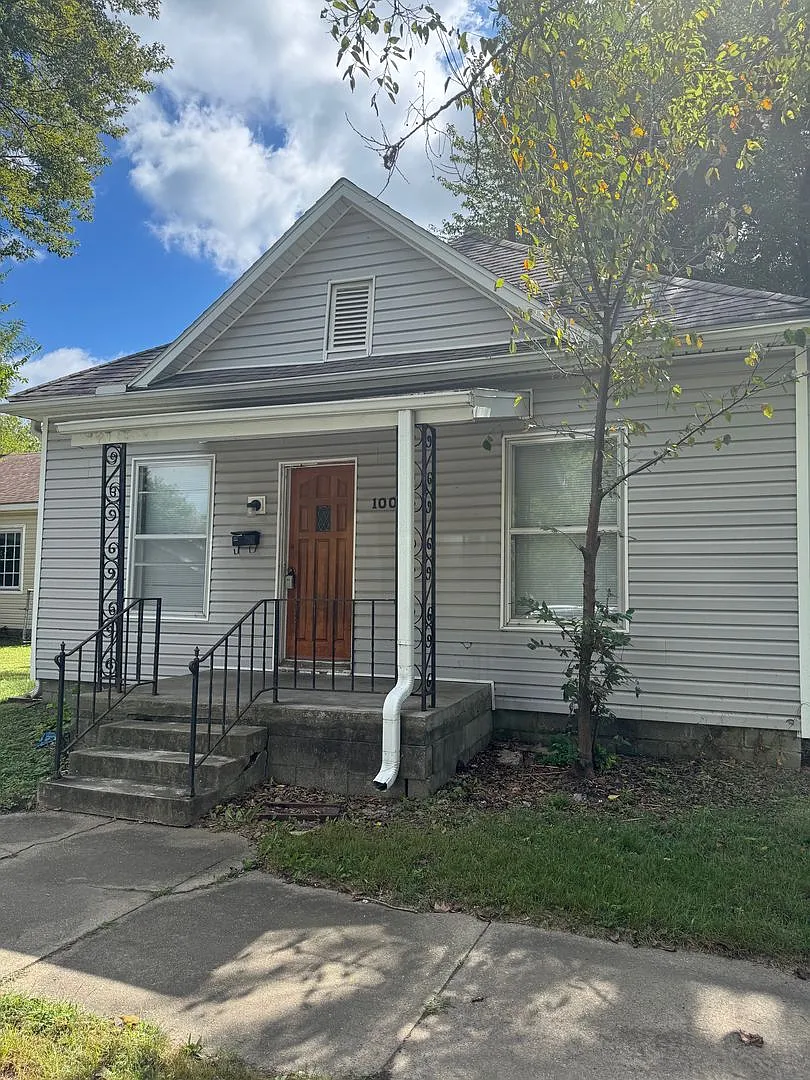 Cute 2 Bedroom/ 1 Bathroom House — Photo 1