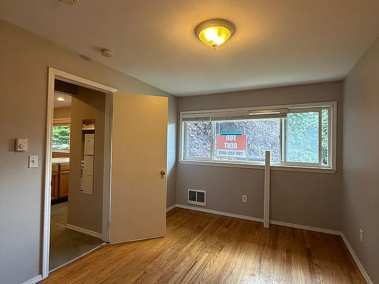 310 Bellevue Ave E — Photo 7