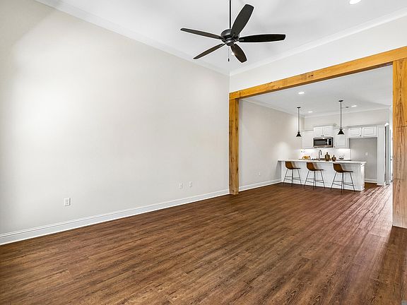 5th image of 17506 Comfort Blvd