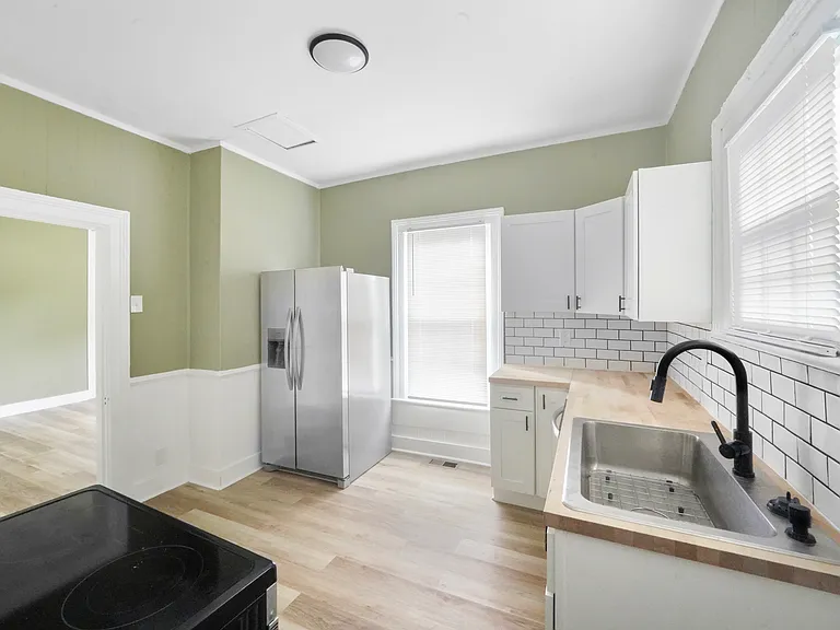 2417 Parkview Ave — Photo 14