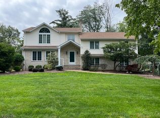 25 Shadowlawn Dr, Livingston, NJ 07039