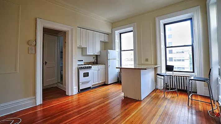 1st image of 300 E 69th St #4W