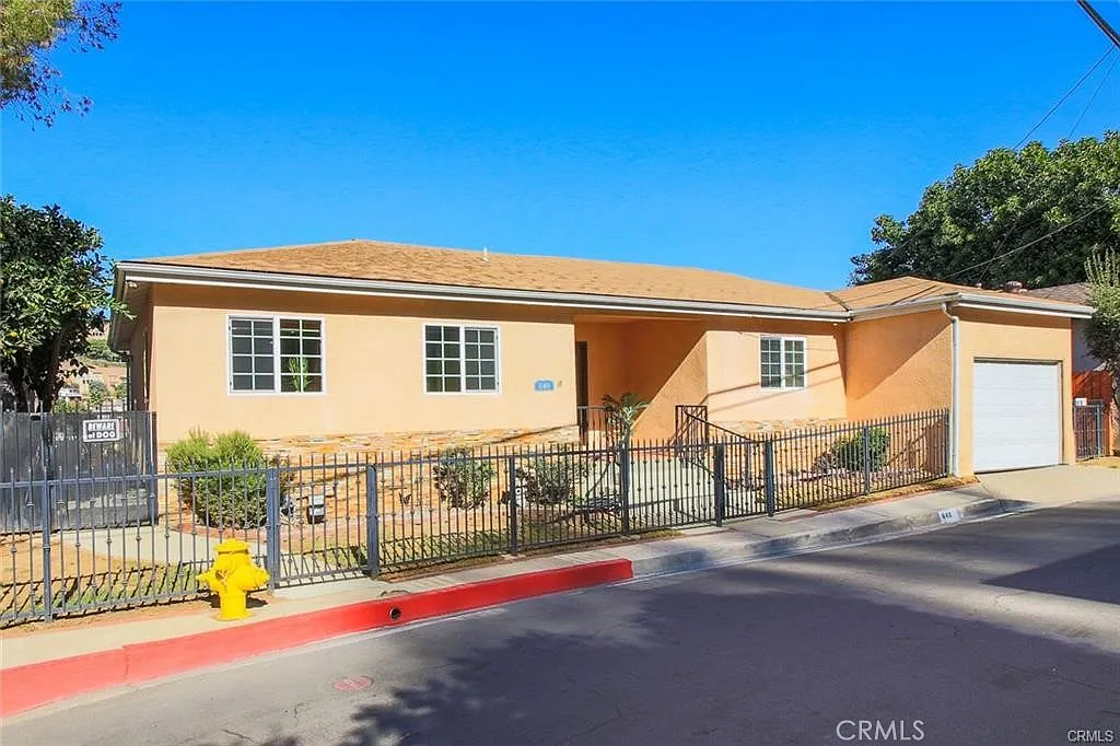 3 bed, 1332 sqft, $3,700 — Photo 1