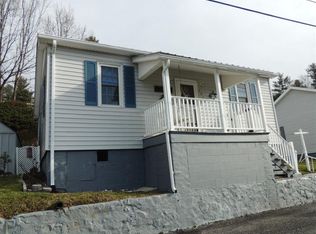 407 Grayson St, Fries, VA 24330