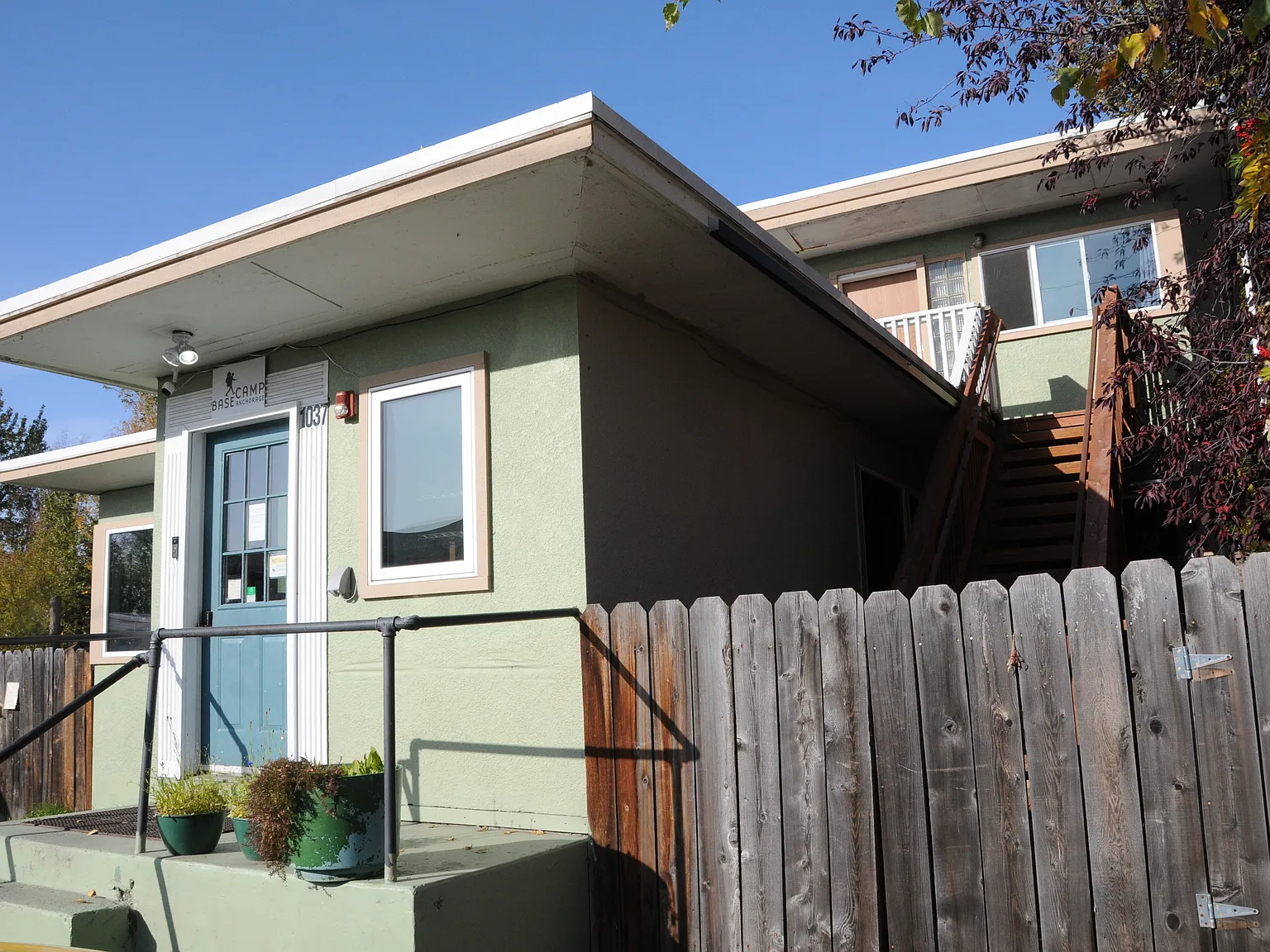 8 bed, 3600 sqft, $700 — Photo 3