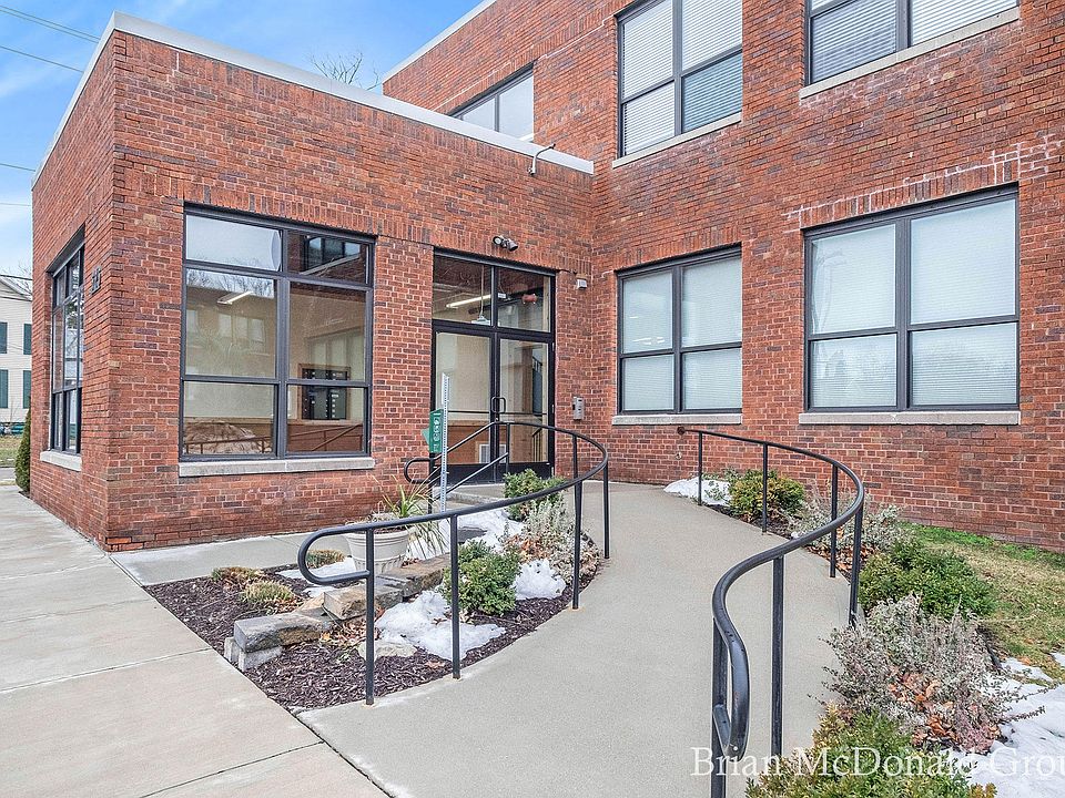 1st image of 525 Superior St #100
