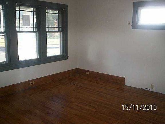 3rd image of 31 Pleasant St