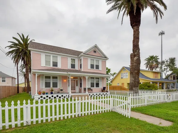 505 S Church St, Rockport, TX 78382