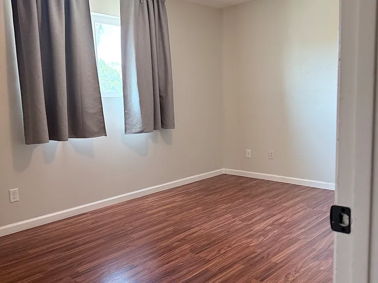 202 E Huntington Dr — Photo 13