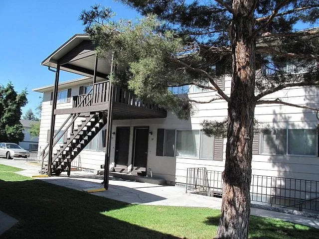 2 bed, 790 sqft, $850 — Photo 2