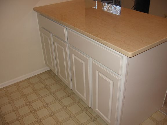 Peninsula Provides Storage and Prep Space 