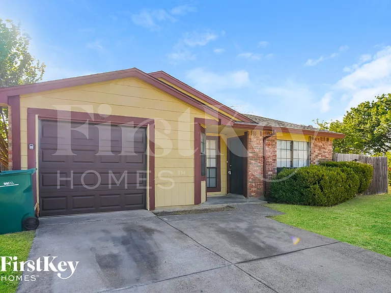 415 Justice Dr — Photo 2