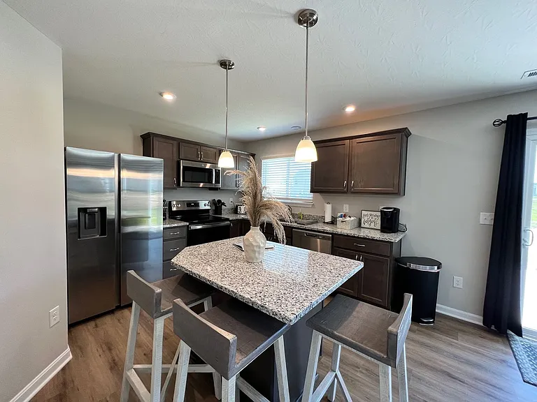 7876 Ellington Ct — Photo 6