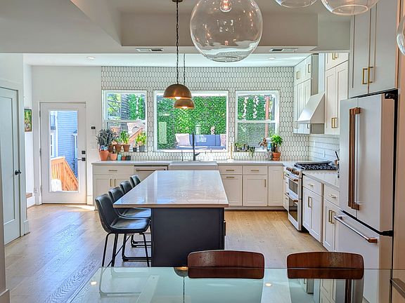 3rd image of 626 Keefer Pl NW #1