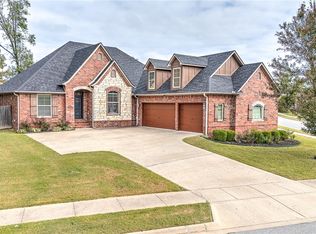 207 NW Tall Oaks Ave, Bentonville, AR 72712
