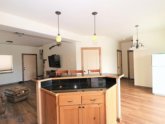 4th image of 1009 Idaho St