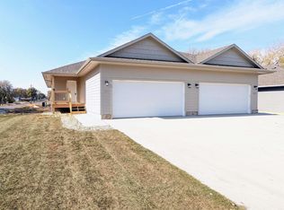 1801 N Oberg Cir, Circle Sioux Falls, SD 57103