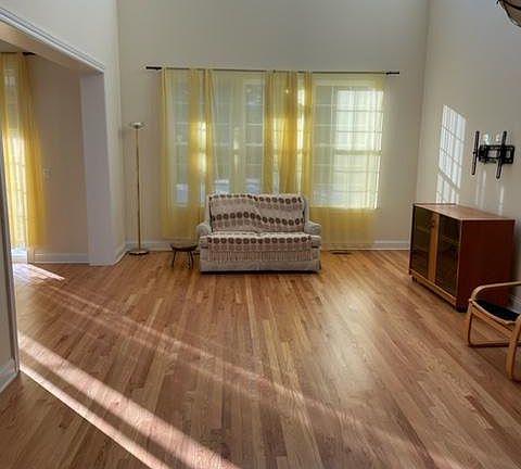 2nd image of 501 Hannah Ln