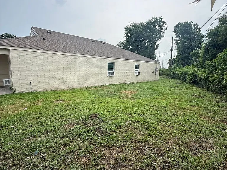 2041-2043 Helm Dr — Photo 16