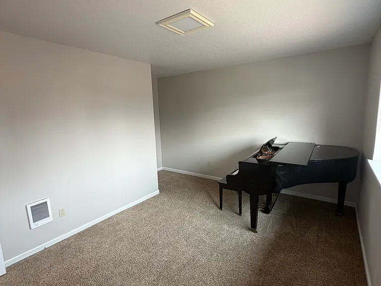 1426 NE Thomas Ct — Photo 19