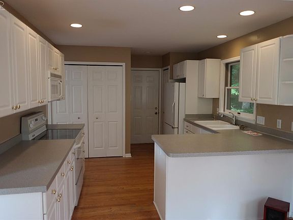 2nd image of 8566 Pineview Lake Dr