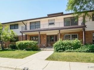 208 Washington Sq APT A, Elk Grove Village, IL 60007