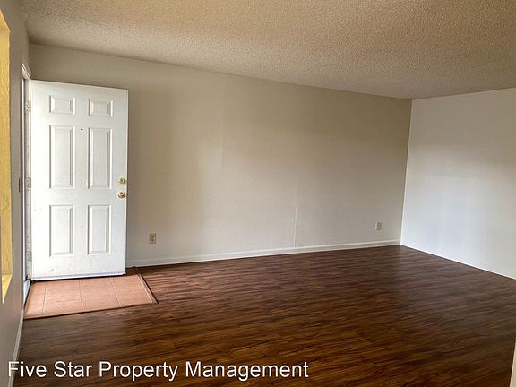 4th image of 3007 E Orangeburg Ave