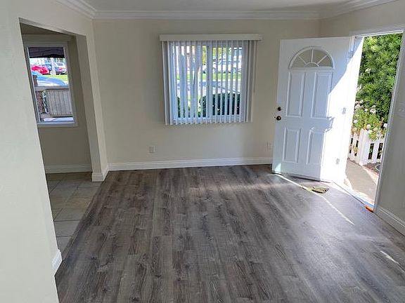 2nd image of 454 Orange Ave #454