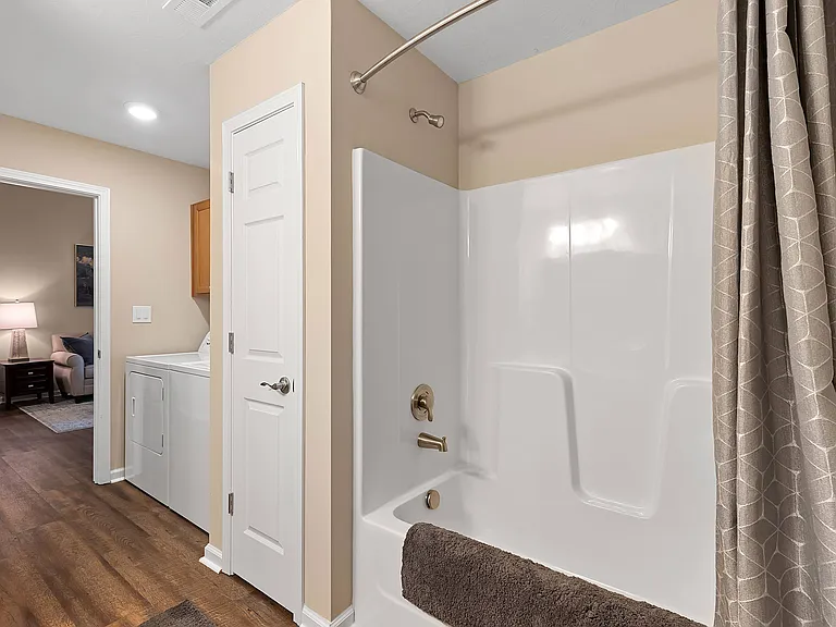 Redwood Westfield Myra Way — Photo 17