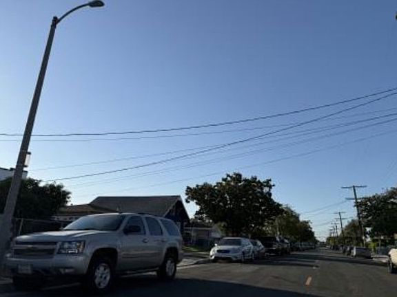 Exterior Neighborhood (street photo)