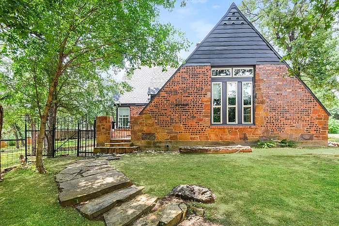 4700 Normandy Rd — Photo 15