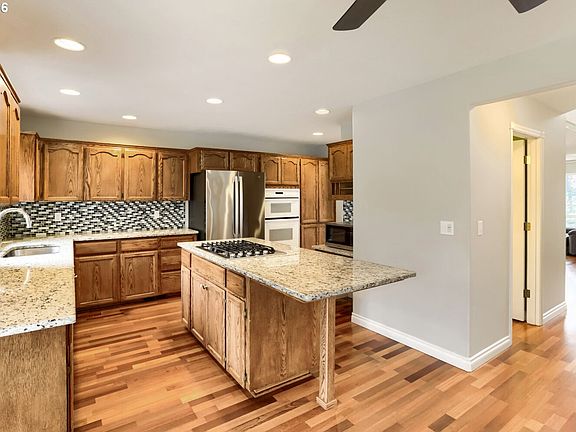 5th image of 2552 NE Nova Ave