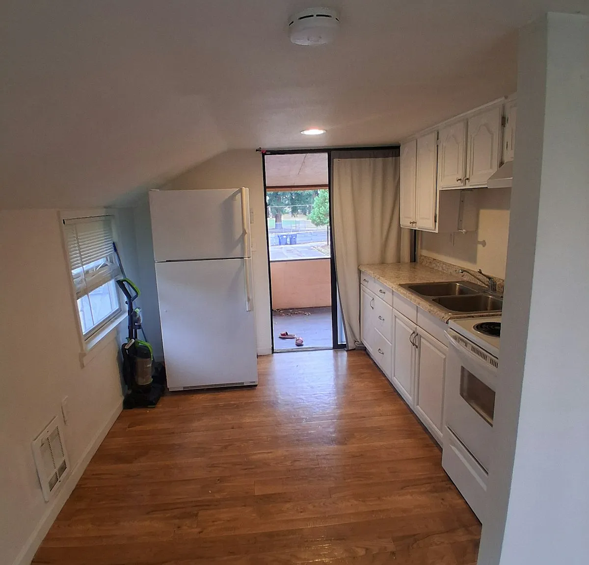 14602 Portland Avenue Southwest, Unit B — Photo 2