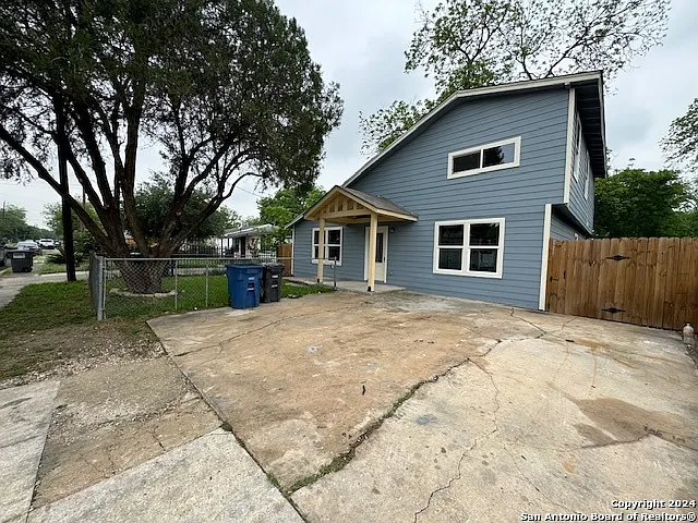 1023 Crystal — Photo 20