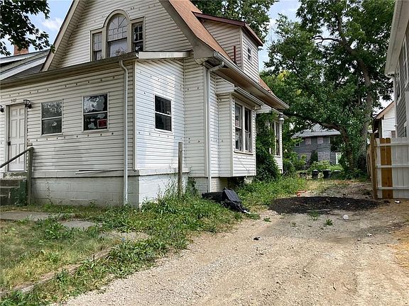 3rd image of 3107 N Broadway St