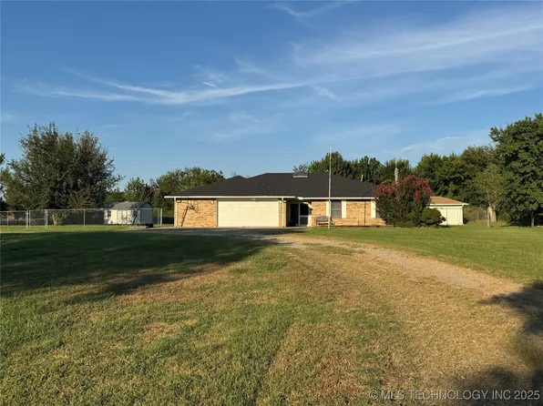 1310 Lou Allard Dr, Drumright, OK 74030