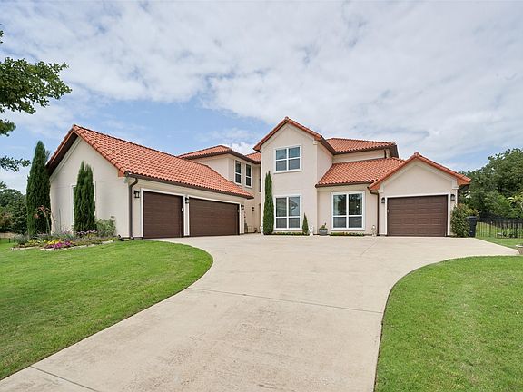 3rd image of 2501 Oak Bluff Dr