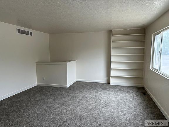 5th image of 3975 Henderson Ln