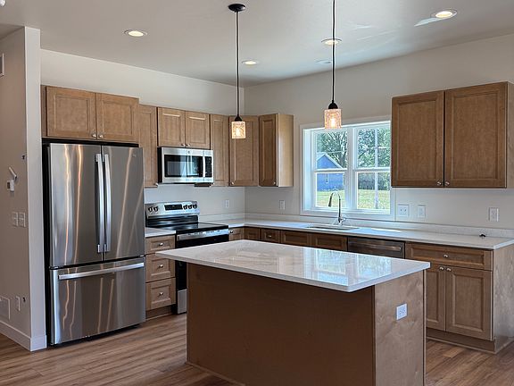 2nd image of 646 S Marion Ave #646
