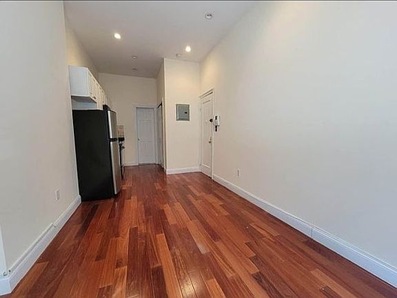 3rd image of 413 W 56th St #Vy