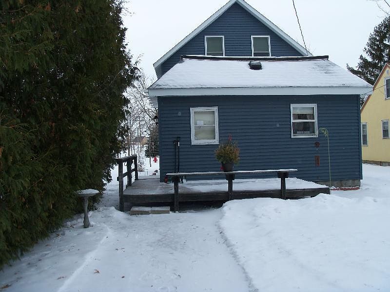 2nd image of 522 3rd St SW