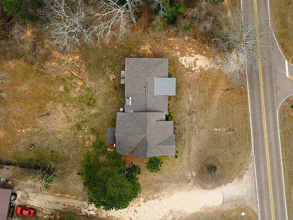 2nd image of 240 Magnolia Dr