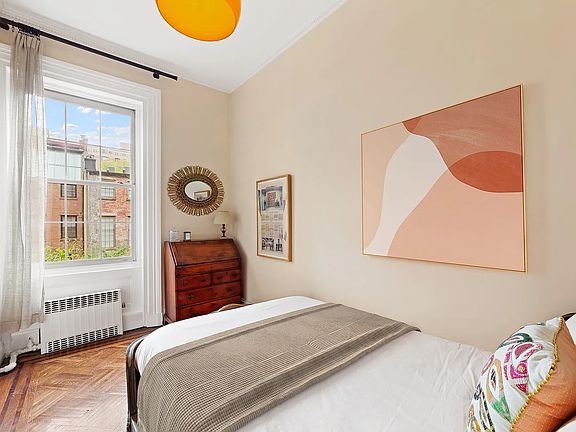4th image of 31 Gramercy Park S APT 2B