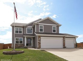 406 Sycamore Dr, Norwalk, IA 50211