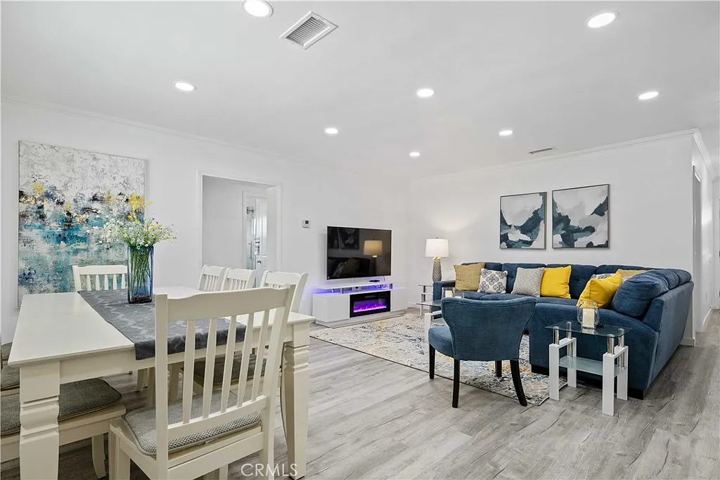 4 bed, 1726 sqft, $4,850 — Photo 4