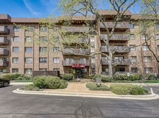2020 Chestnut Ave APT 401, Glenview, IL 60025