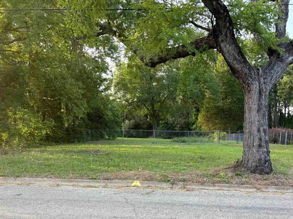 533 E Edmonson St, Athens, TX 75751