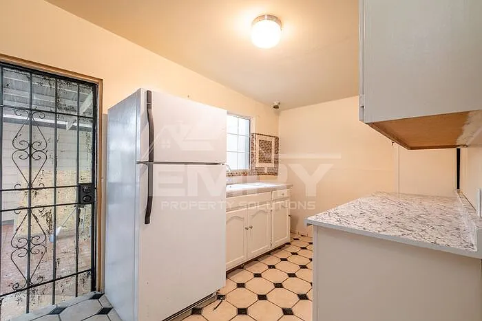 1125 S Evergreen Ave — Photo 3