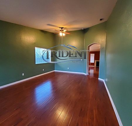 3rd image of 1221 Plumas Links St